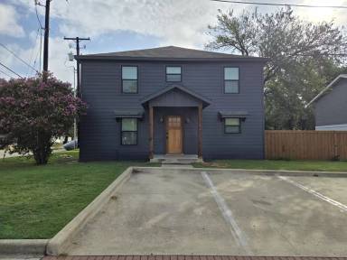 Main picture of 4501 College Main St