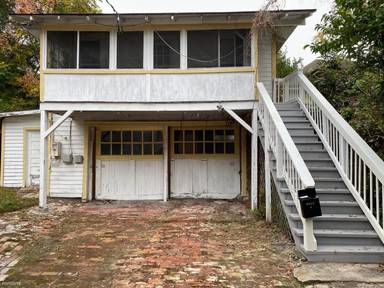 Main picture of 2145 Oak St