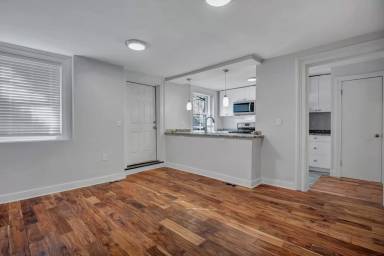 Main picture of 44 Trumbull St