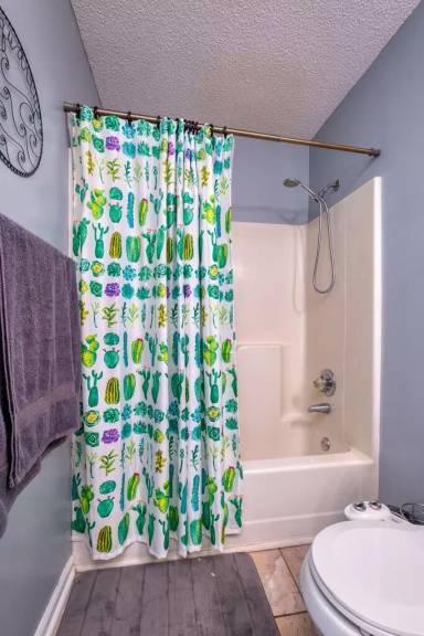 Main picture of 2506 Springbank Dr