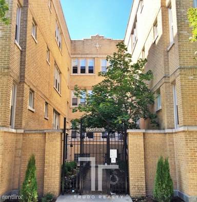 Main picture of 4433 W Fullerton Ave