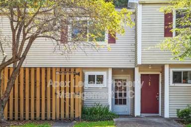 Main picture of Village Green Condos