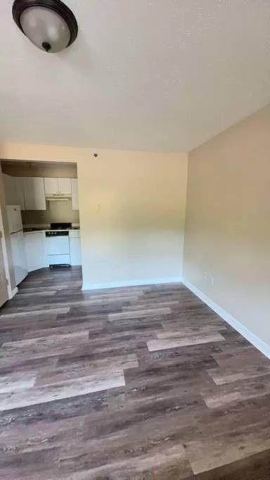 Main picture of 434 Russell Rd