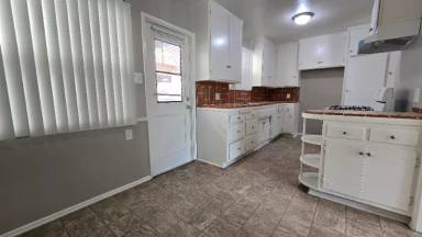 Main picture of 206 S 2nd Ave