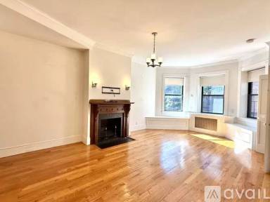 Main picture of 247 Newbury St