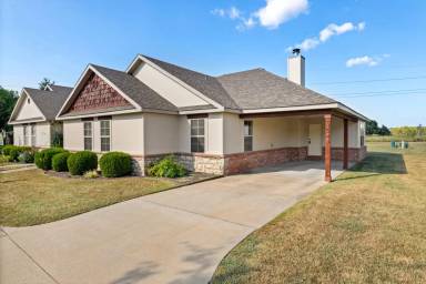 Main picture of 3544 E Crow Ln