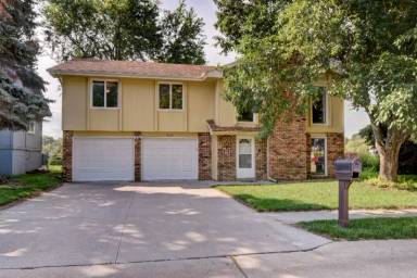 Main picture of 5610 N 116th Avenue Cir