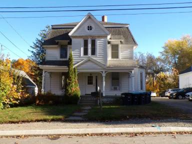 Main picture of 15 Pond St