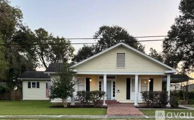 Main picture of 114 W Hamilton St