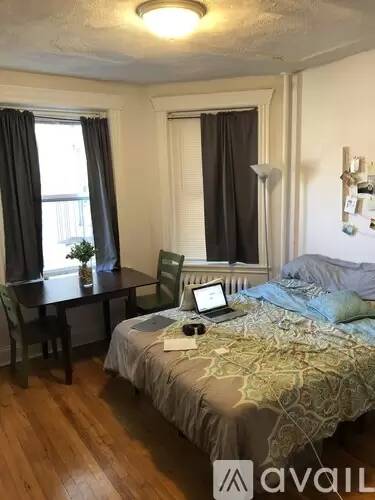 Main picture of 252 Riverway