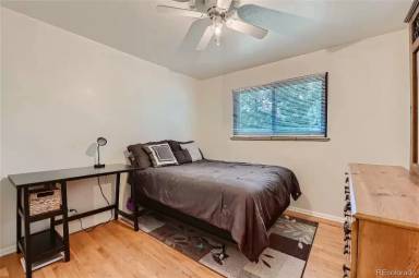 Main picture of 3189 Wheeling St
