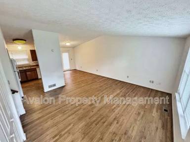 Main picture of 100 Roswell Farms Ct