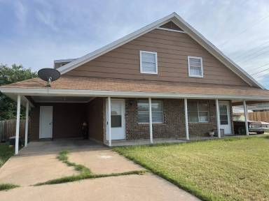 Main picture of 2425 S 28th St