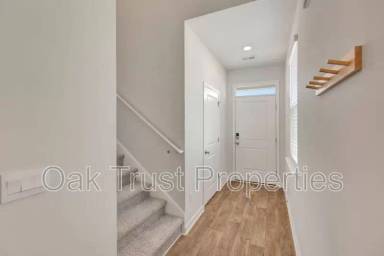 Main picture of 600 Ladywood Dr