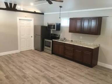 Main picture of 404 Bryson St