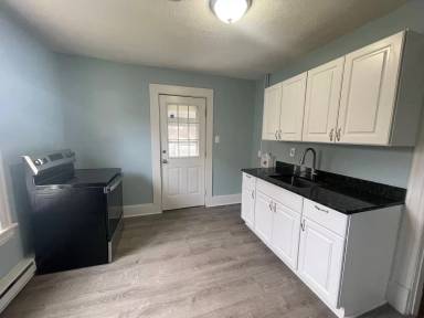 Main picture of 82 Lyman St