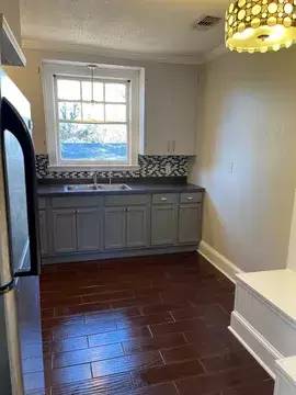 Main picture of 143 E Herndon St