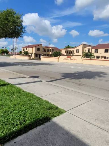 Main picture of 2400 W 52nd Ter