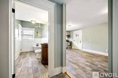 Main picture of 807 Monroe Dr NE