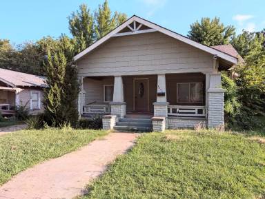 Main picture of 2235 E 10th St