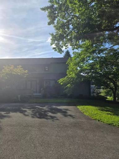 Main picture of 104 Hampton Ct