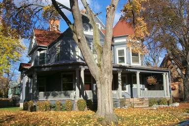 Main picture of 325 Oxford St