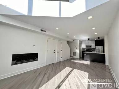 Main picture of 944 W Grace St Apartments