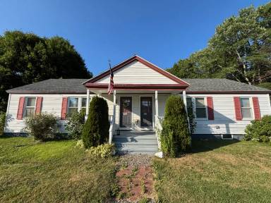 Main picture of 18 Schoolhouse Ln