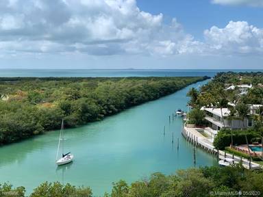 Main picture of Towers of Key Biscayne
