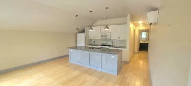 Main picture of 115 W Market St
