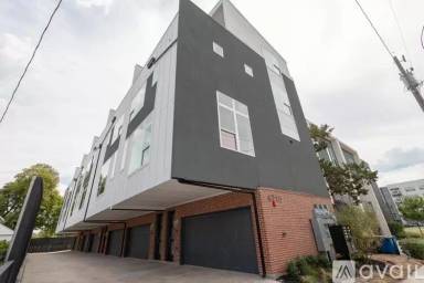 Main picture of 4210 Roseland Ave