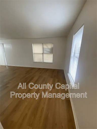 Main picture of 829 Ken St