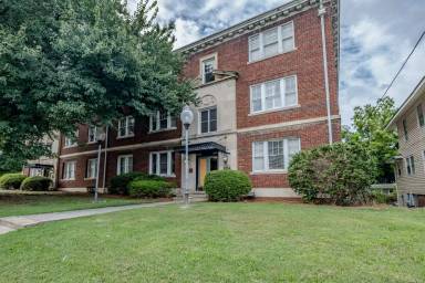 Main picture of 904 W Market St