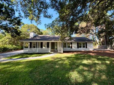 Main picture of 16 Drayson Cir