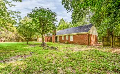 Main picture of 4036 N Lake Forest Dr