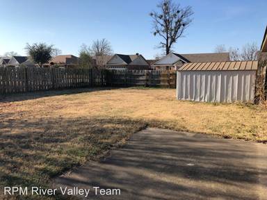 Main picture of 3802 Owen St