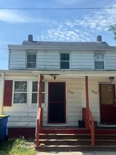 Main picture of 2425 Arlington St