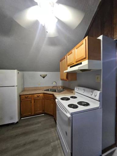 Main picture of 829 W State St