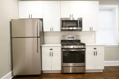 Main picture of 2848 W Barry Ave