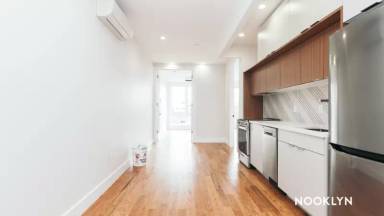 Main picture of 250 Lenox Rd