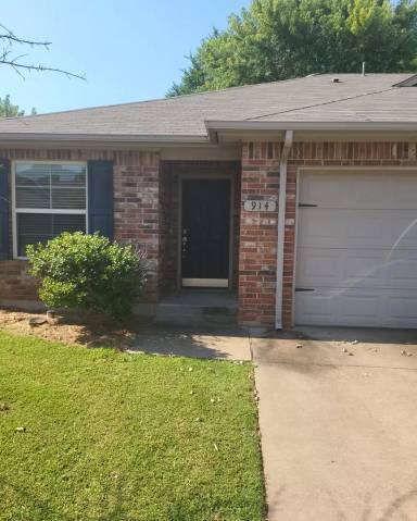 Main picture of 914 W Prairie Wind Way