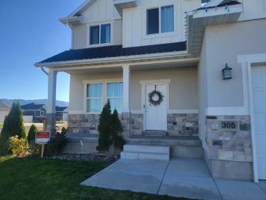 Main picture of 305 W Lauren Ln