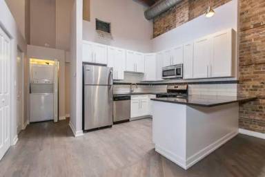 Main picture of 357 W Chicago Ave