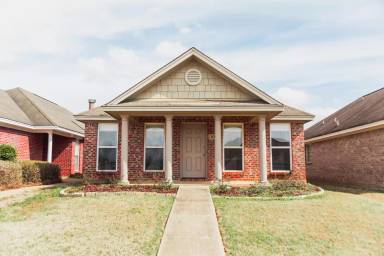 Main picture of 8301 Dison Dr