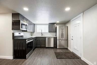 Main picture of 951 30th St