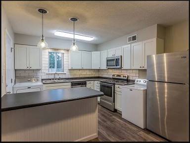 Main picture of 25 S Morrison St