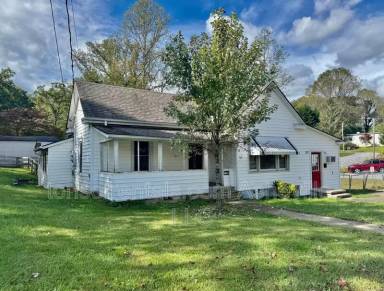 Main picture of 121 Oakdale St