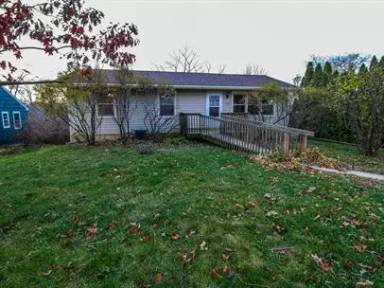 Main picture of 3205 Circle Dr NE