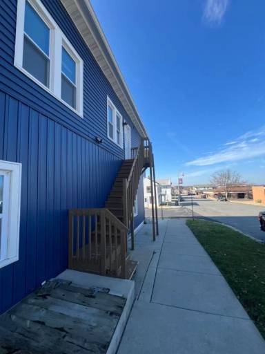 Main picture of 402 E Milwaukee St
