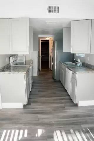 Main picture of 5884 Dewberry Way